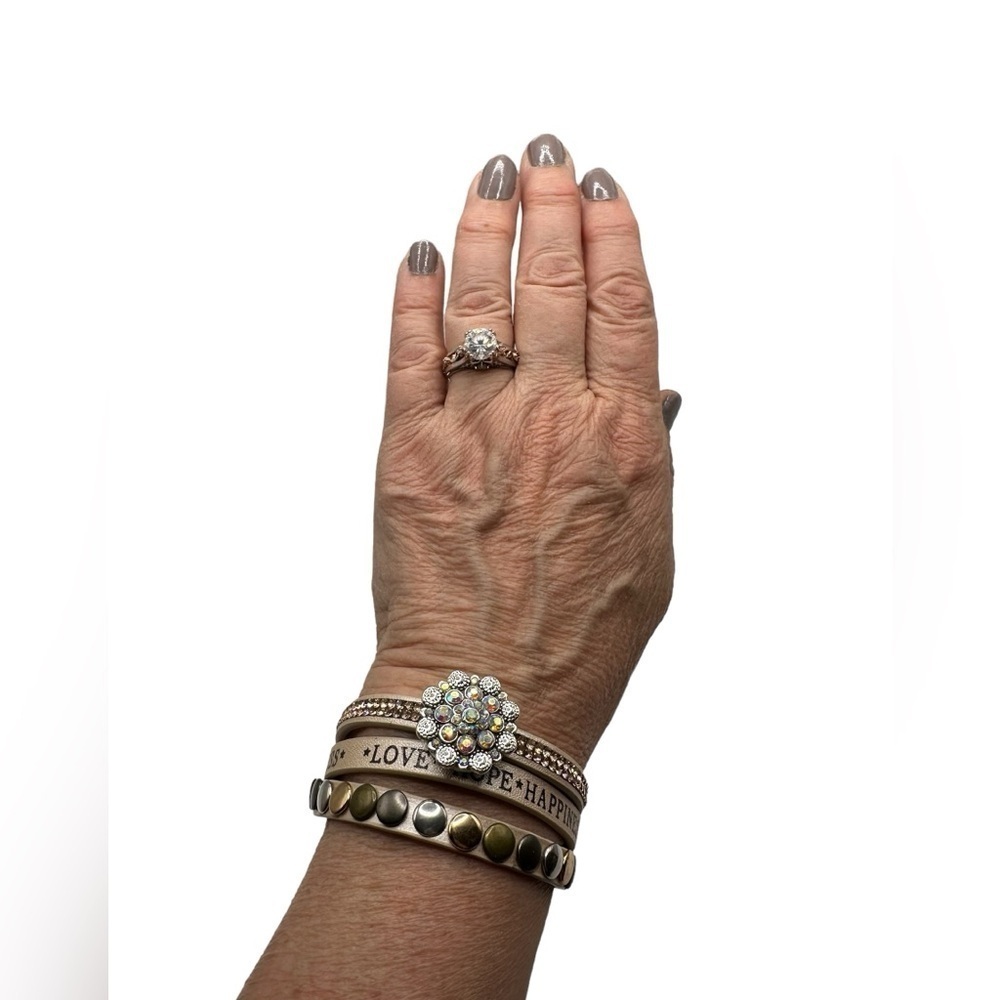 “Love, Hope, Happiness” Criss Cross Bracelet w/ Iridescent Sparkling Snap NWT - Picture 10 of 16
